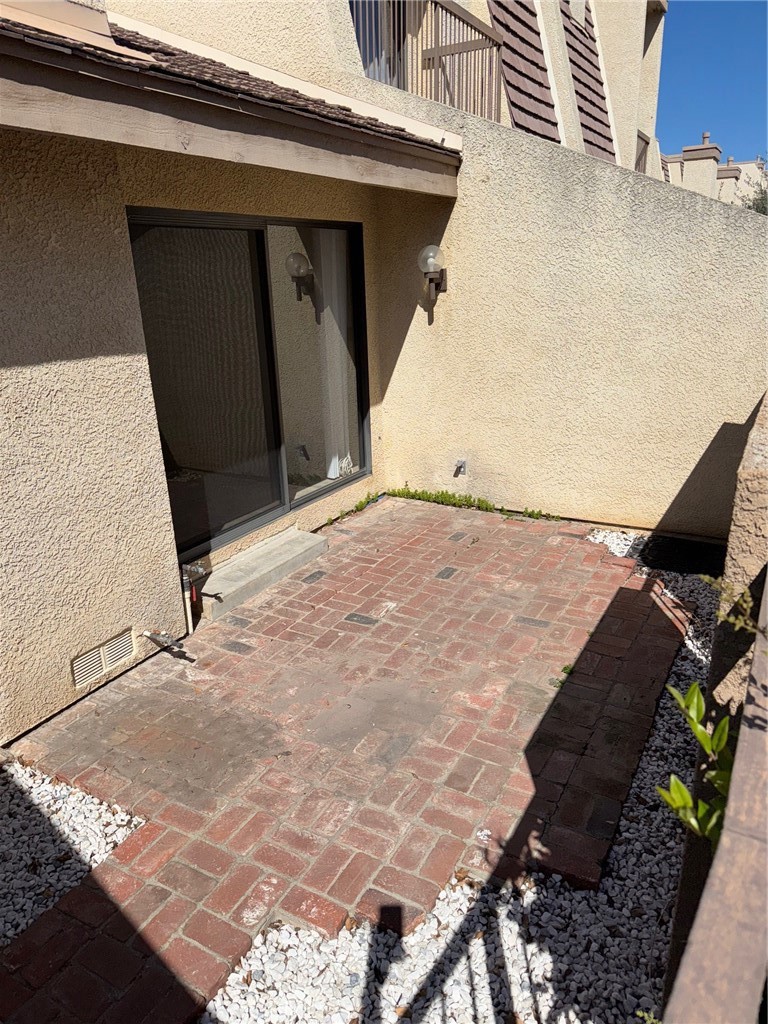 18419 Collins Street, Unit E Tarzana, CA 91356 - Photo 27 of 40 a view of an outdoor space