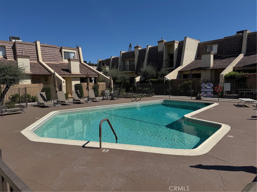 18419 Collins Street, Unit E Tarzana, CA 91356 - Photo 28 of 40