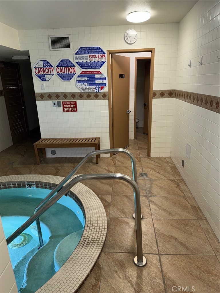 18419 Collins Street, Unit E Tarzana, CA 91356 - Photo 38 of 40 a room with a rug