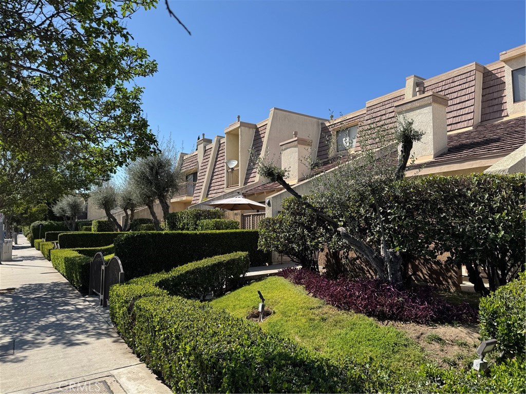 18419 Collins Street, Unit E Tarzana, CA 91356 - Photo 40 of 40 a garden view with a seating space
