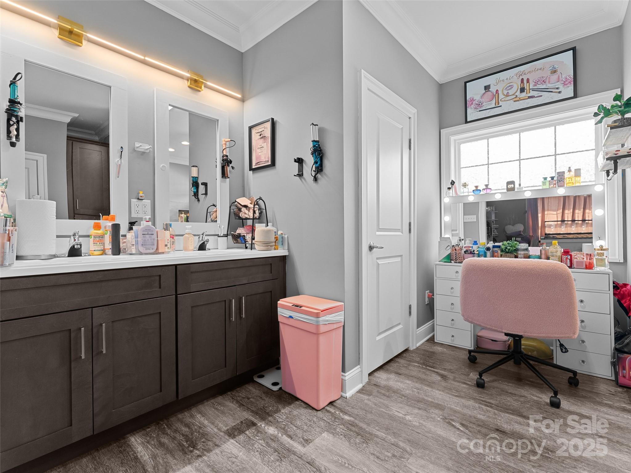 1154 North Ridge Road Hendersonville, NC 28792 - Photo 20 of 29 a spacious bathroom with a sink vanity granite and a mirror