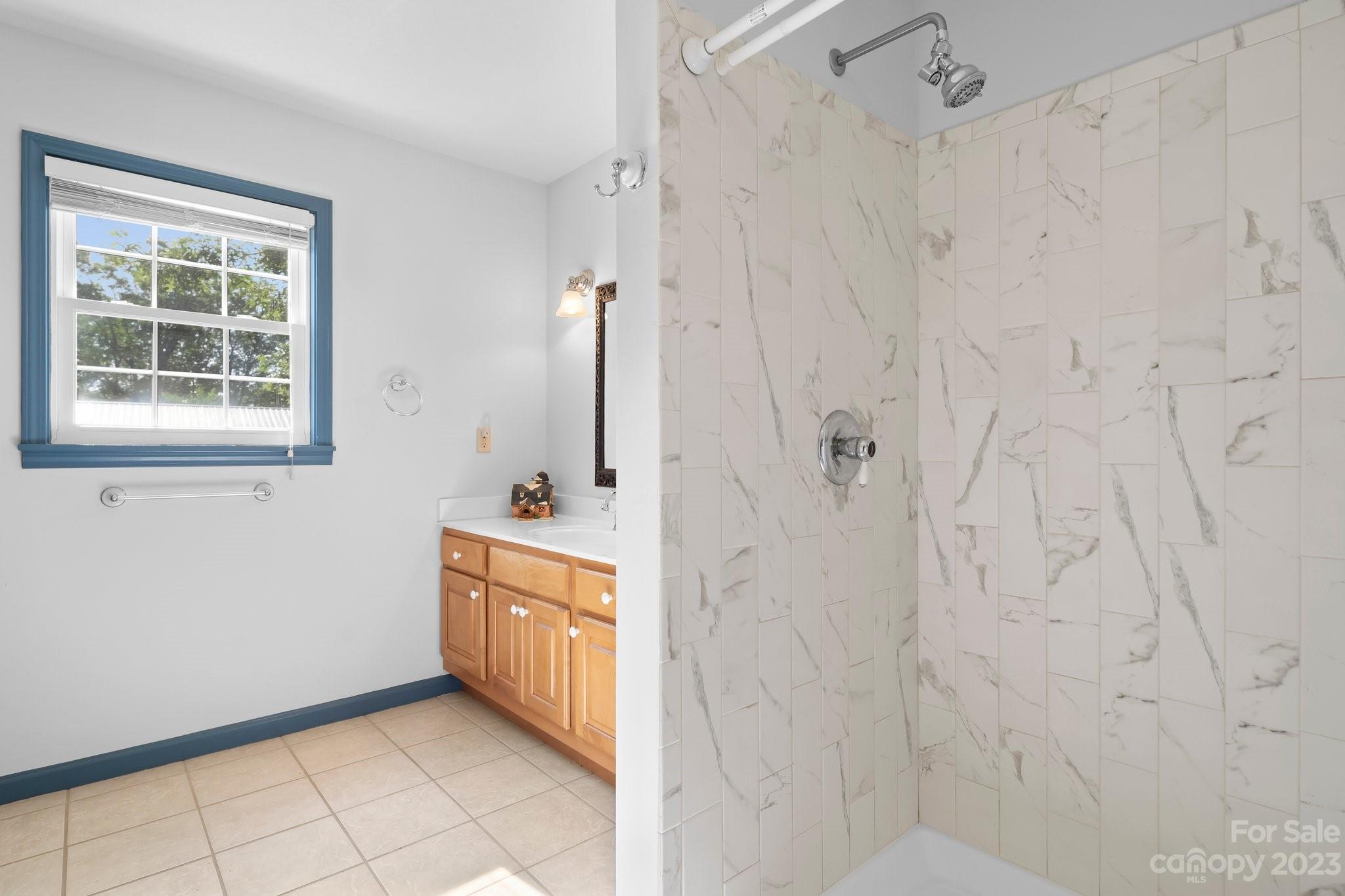 40 Autumn View Drive Hendersonville, NC 28792 - Photo 21 of 48 a bathroom with a bathtub and shower
