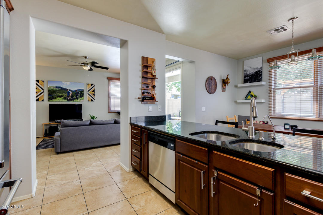 2227 East Fraktur Road Phoenix, AZ 85040 - Photo 11 of 44 17-Fraktur