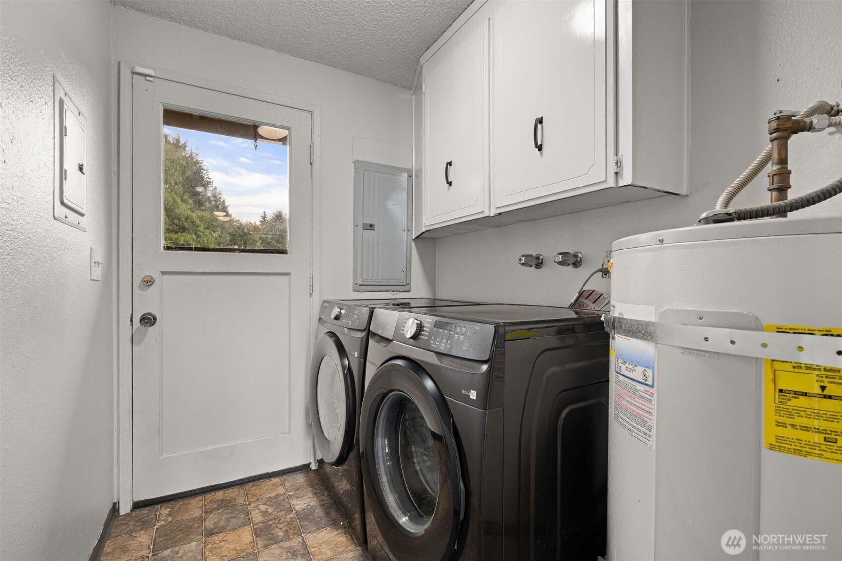 1209 Dundee Drive Cosmopolis, WA 98537 - Photo 25 of 40 a utility room with dryer and washer