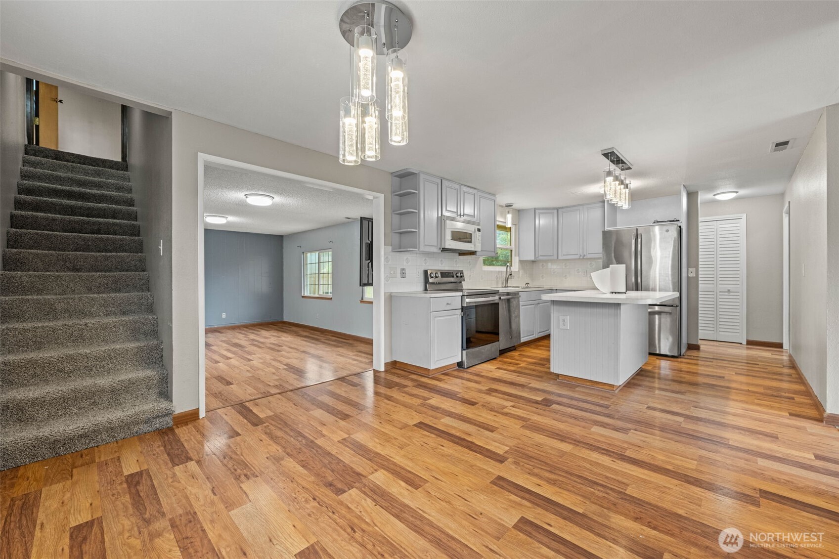 1209 Dundee Drive Cosmopolis, WA 98537 - Photo 27 of 40 a view of kitchen with wooden floor