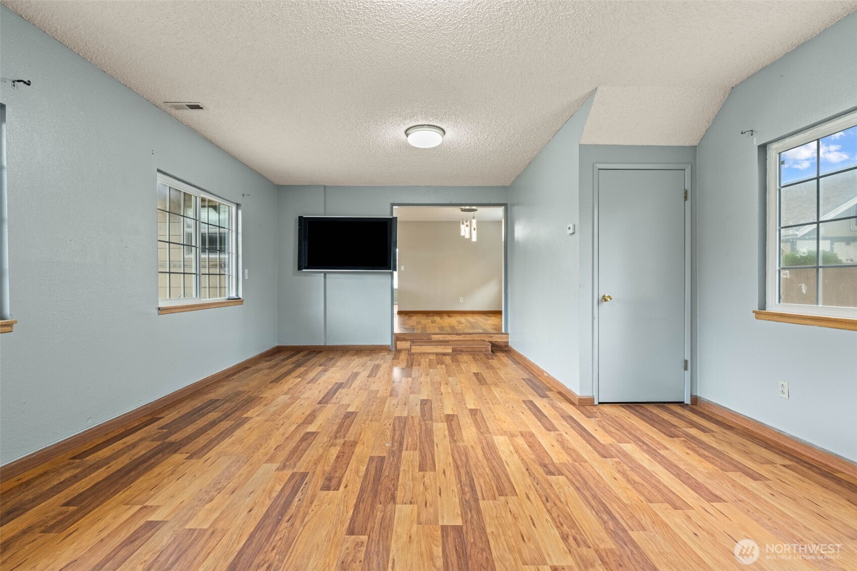 1209 Dundee Drive Cosmopolis, WA 98537 - Photo 28 of 40 a view of empty room with wooden floor and window