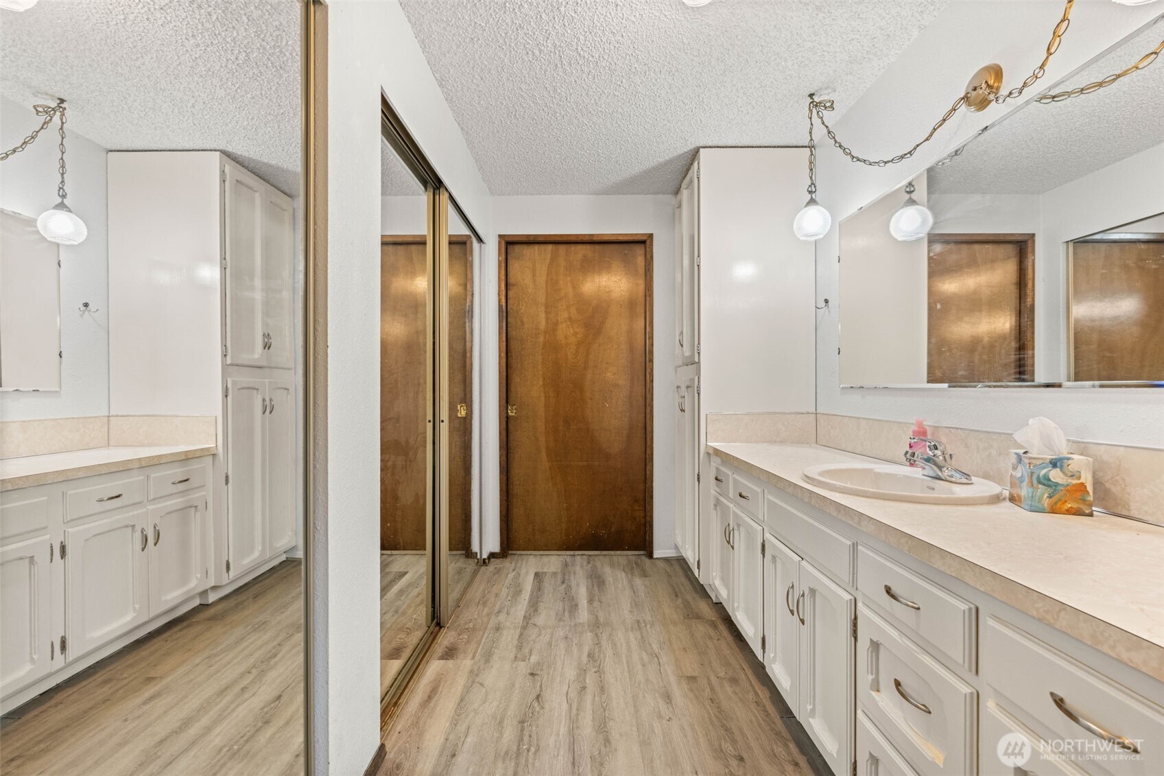 1209 Dundee Drive Cosmopolis, WA 98537 - Photo 32 of 40 a spacious bathroom with a double vanity sink and a mirror
