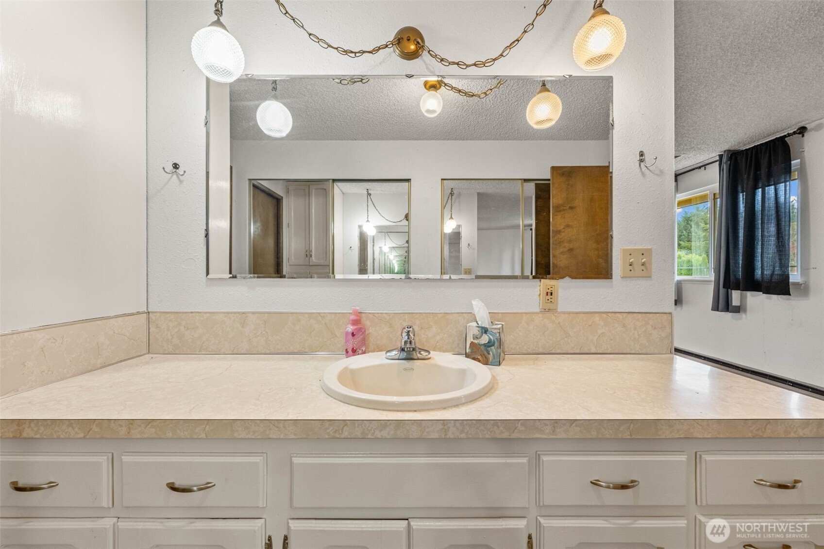 1209 Dundee Drive Cosmopolis, WA 98537 - Photo 35 of 40 a bathroom with a sink and a mirror
