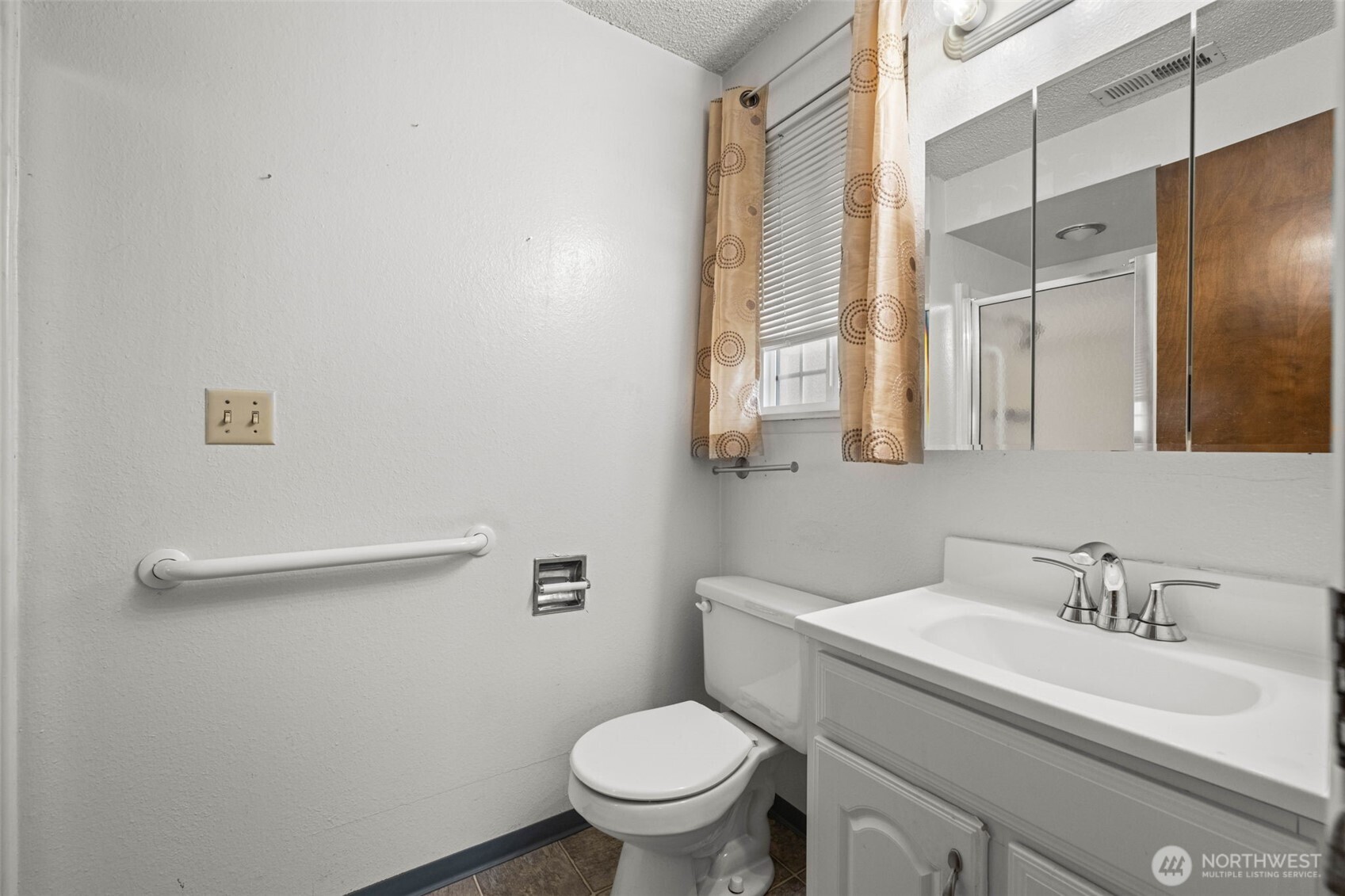 1209 Dundee Drive Cosmopolis, WA 98537 - Photo 4 of 40 a bathroom with a toilet sink and mirror