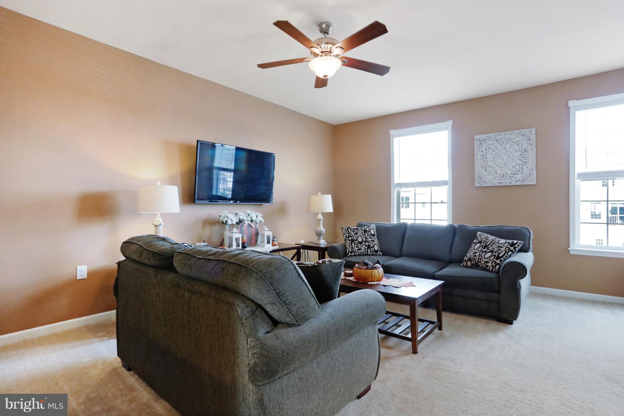 58 Piccadilly Court Falling Waters, WV 25419 - Photo 12 of 30 Light and Bright Living Room