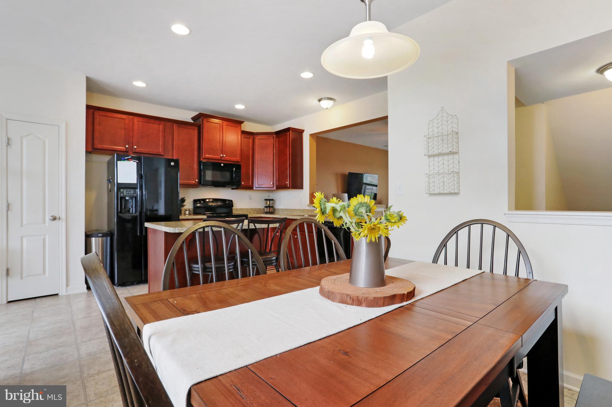 58 Piccadilly Court Falling Waters, WV 25419 - Photo 7 of 30 Eat-In Kitchen
