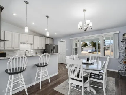 $369,900 | 3900 Bluebird Lane, Rolling Meadows, IL 60008