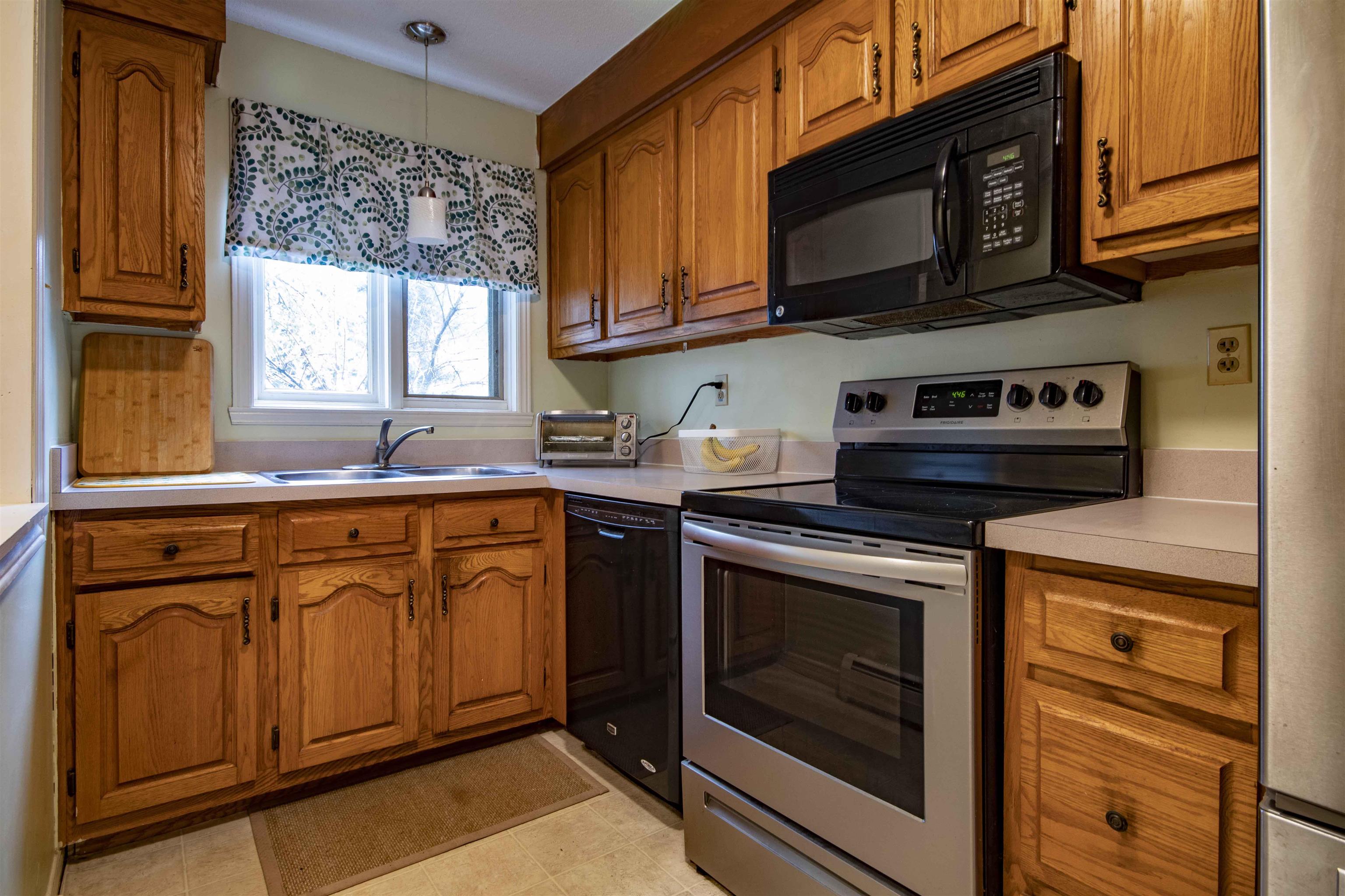 72 Shelburne Road, Unit 72 Merrimack, NH 03054 - Photo 7 of 31 Gallery Image 7