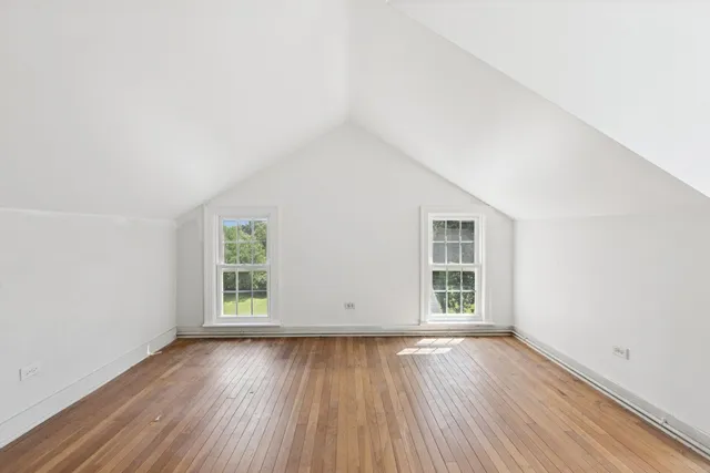 a picture of a bench in a picture