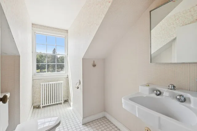 a picture of a wall with a white wall and white wall