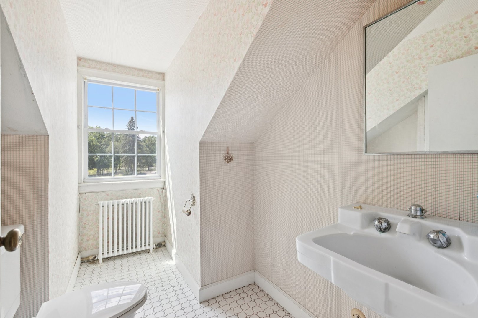 60 Ridge Road Barrington Hills, IL 60010 - Photo 49 of 70 a bathroom with a sink and a toilet
