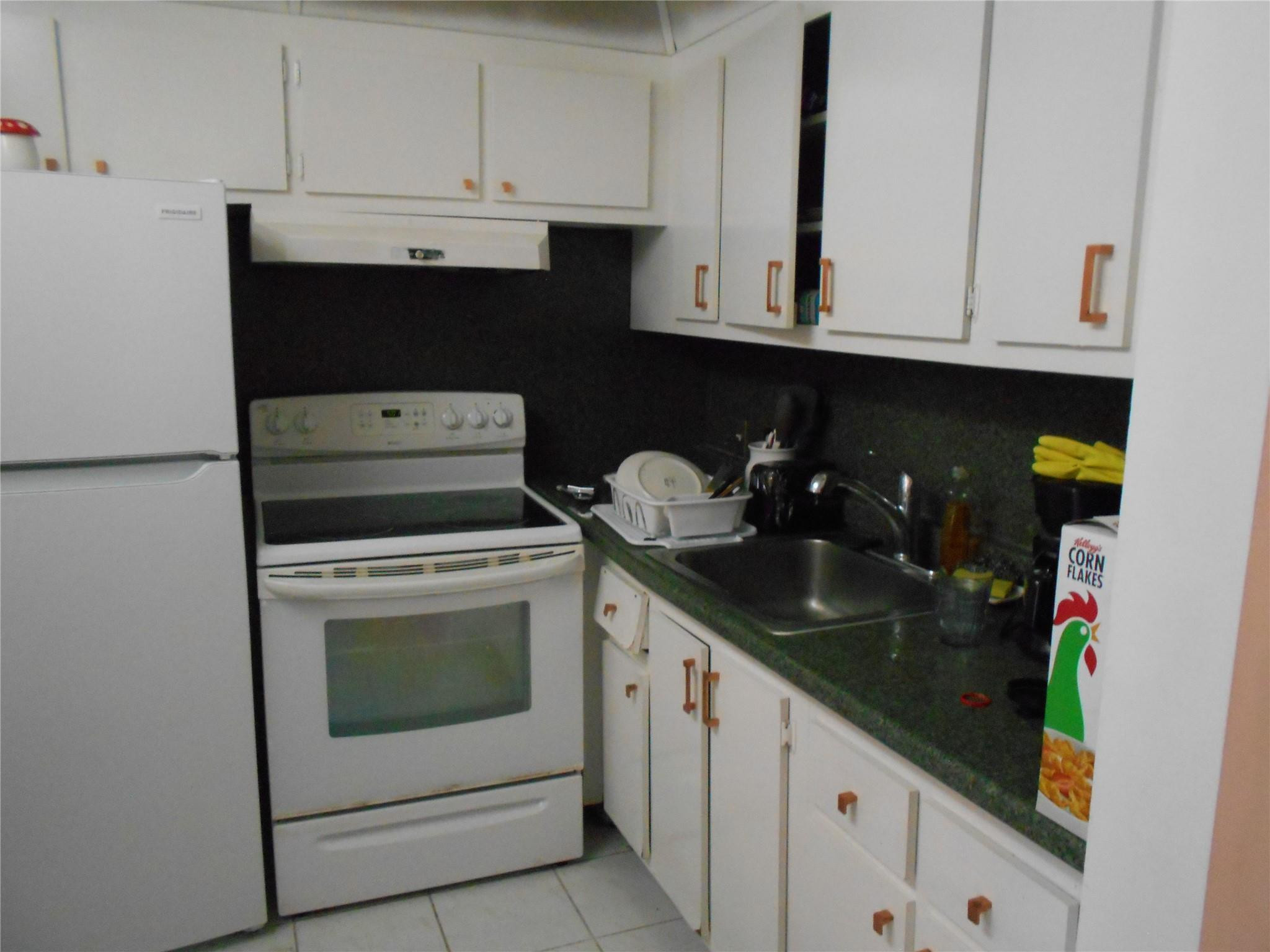91 Preston F, Unit 91 Boca Raton, FL 33434 - Photo 4 of 11 Photo 4