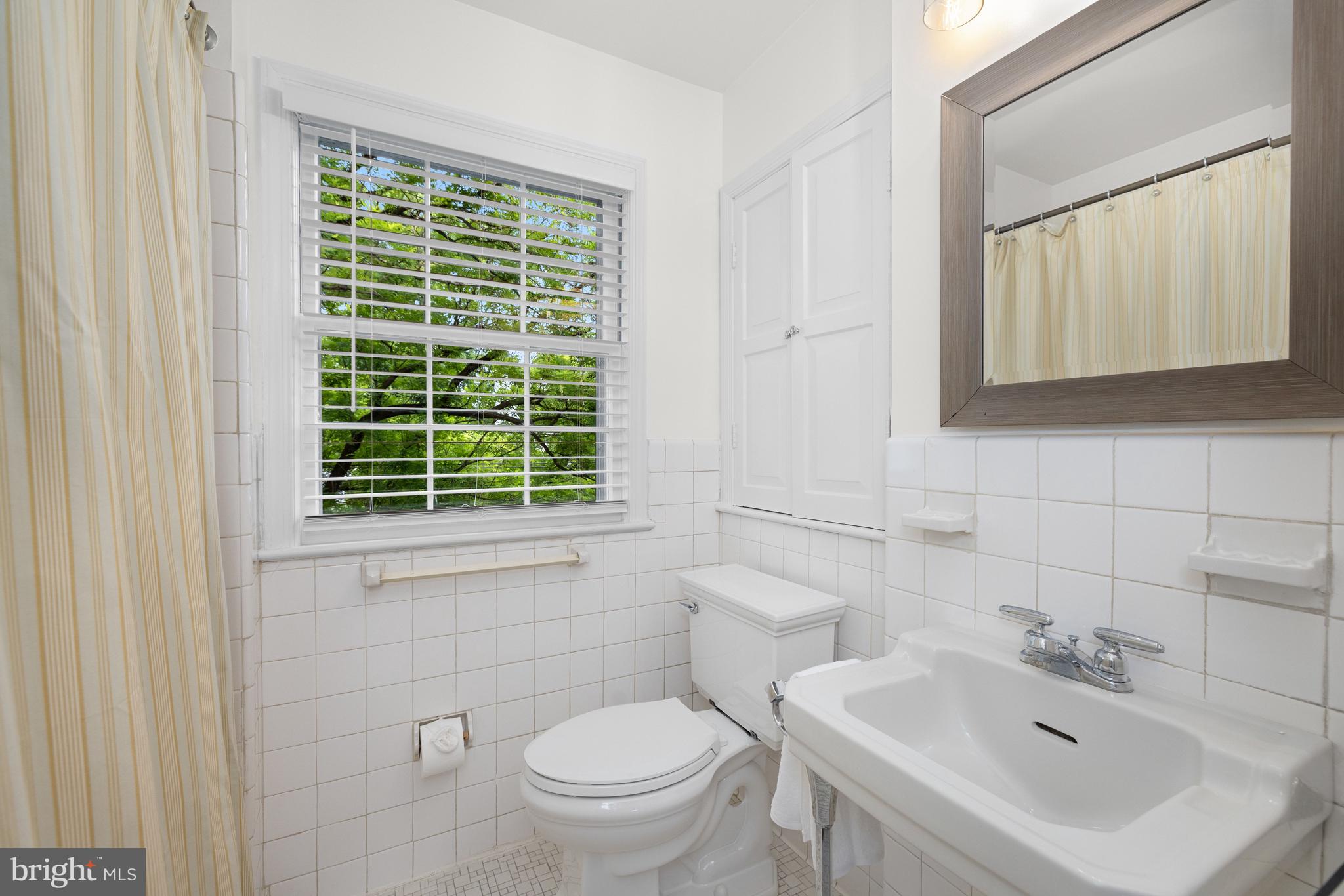 8015 Glendale Road Chevy Chase, MD 20815 - Photo 33 of 44 Second Level - Hall Bath