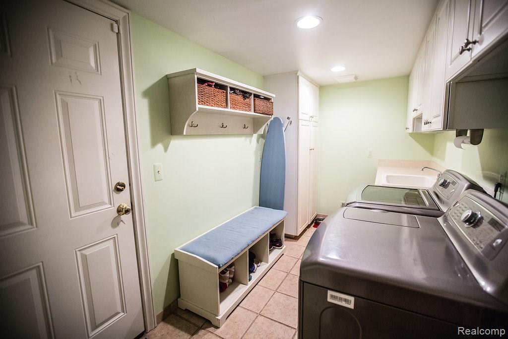 275 Barden Road Bloomfield Hills, MI 48304 - Photo 26 of 38