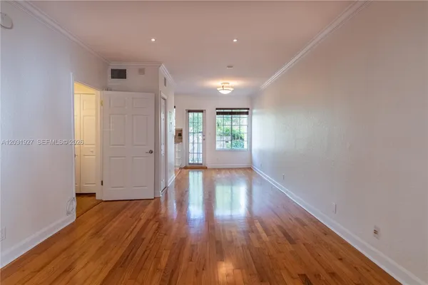 $3,100 | 15 Madeira Avenue, Unit 9, Coral Gables, FL 33134