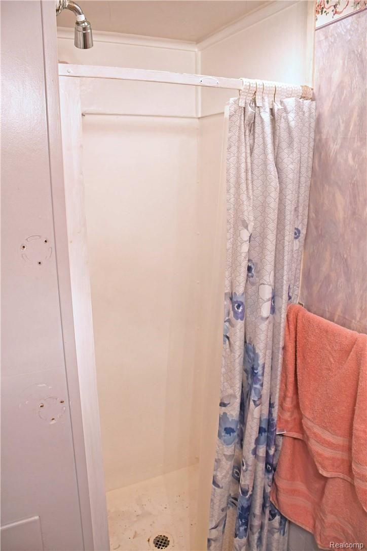 3015 Wadhams Road North Street, MI 48049 - Photo 20 of 28 BATHROOM1.jpg
