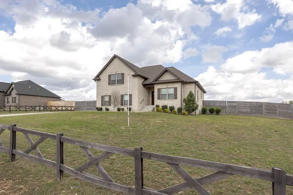 $605,000 | 2743 West County Farm Road, Springfield, TN 37172