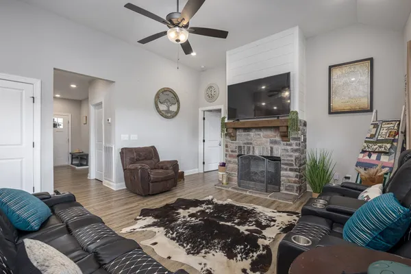 $605,000 | 2743 West County Farm Road, Springfield, TN 37172