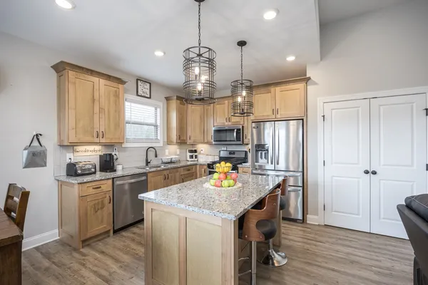 $605,000 | 2743 West County Farm Road, Springfield, TN 37172