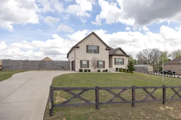 $605,000 | 2743 West County Farm Road, Springfield, TN 37172