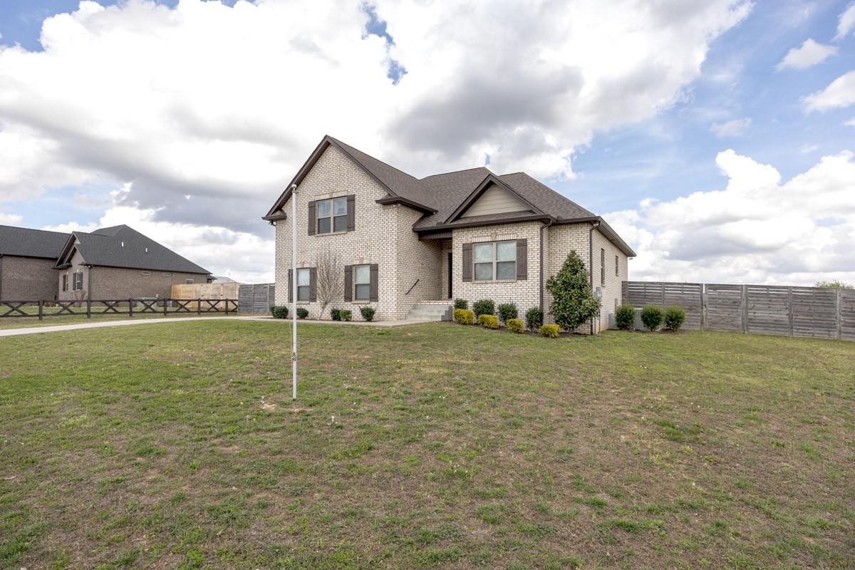 2743 West County Farm Road Springfield, TN 37172 - Photo 3 of 53 a house with river in front of it