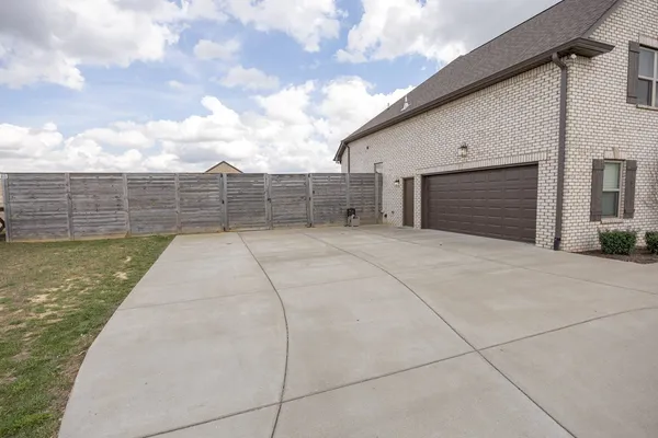 $605,000 | 2743 West County Farm Road, Springfield, TN 37172