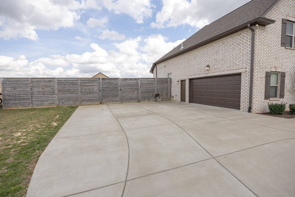 2743 West County Farm Road Springfield, TN 37172 - Photo 53 of 53 a front view of house with yard