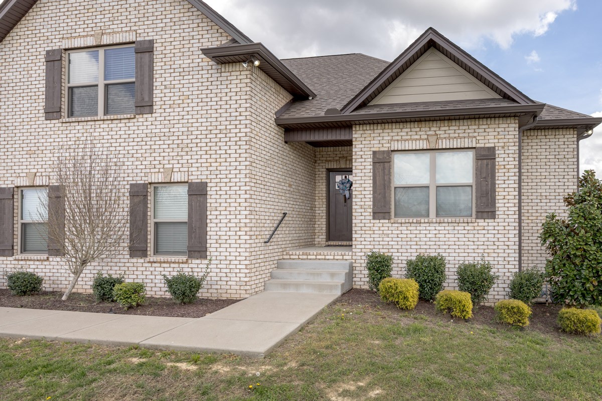 2743 West County Farm Road Springfield, TN 37172 - Photo 6 of 53 a front view of a house with garden