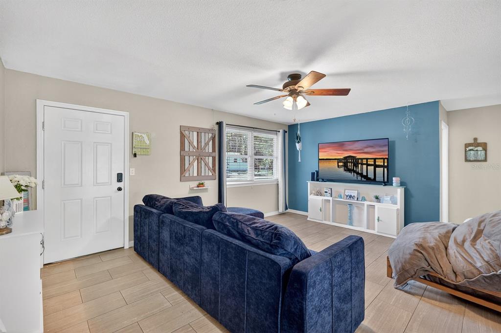 327 London Road Daytona Beach, FL 32117 - Photo 3 of 42 a living room with furniture and a flat screen tv