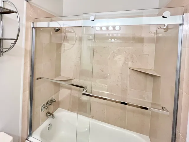 $2,400 | 100 East Walton Place, Unit 14A, Chicago, IL 60611