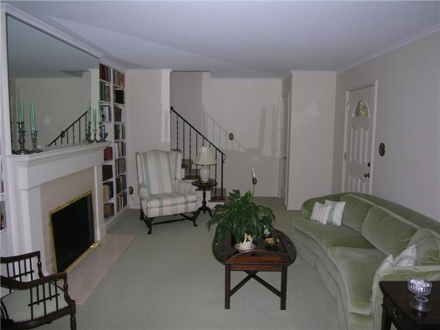 2130 Riverside Drive Upper Arlington, OH 43221 - Photo 2 of 14