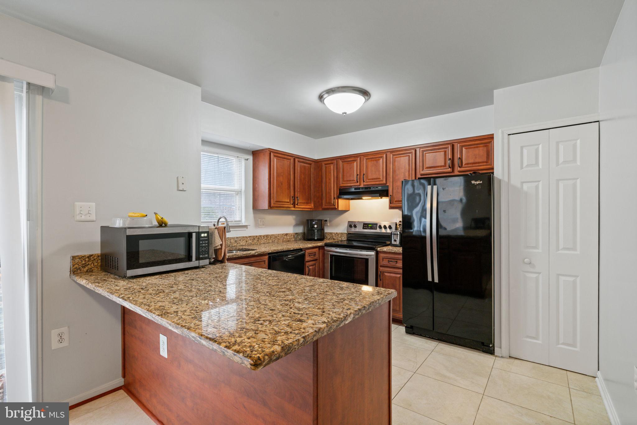 15343 Inlet Place Dumfries, VA 22025 - Photo 14 of 29 Kitchen Beautiful Cabinets w/Granite Countertops