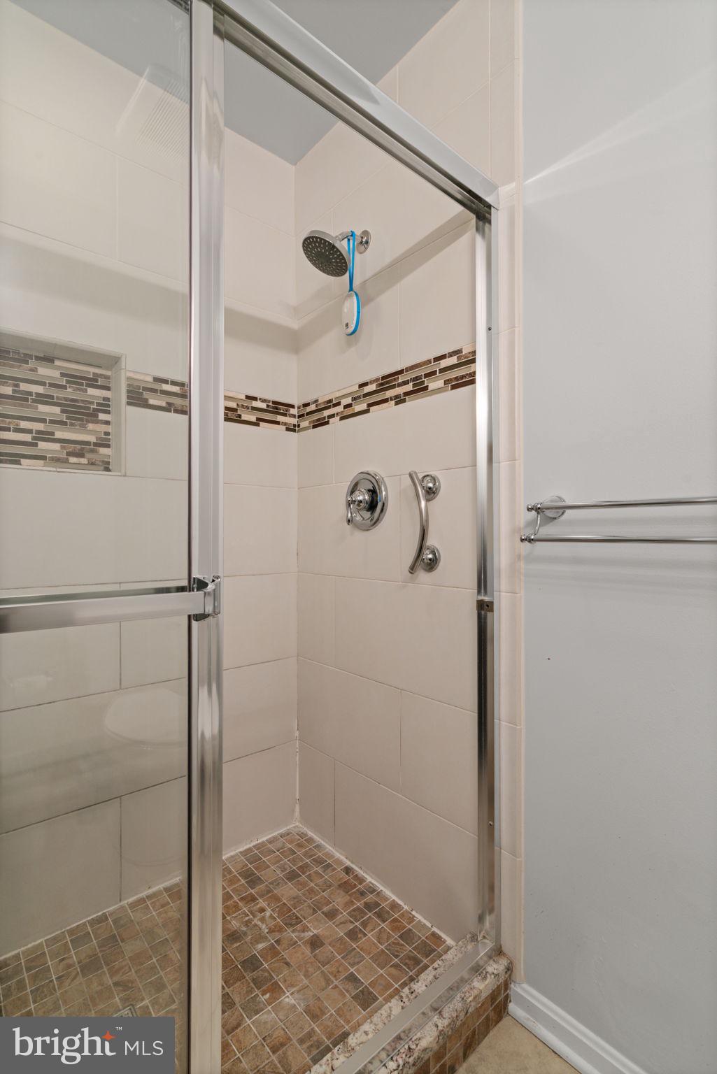 15343 Inlet Place Dumfries, VA 22025 - Photo 22 of 29 Shower Owner Bath