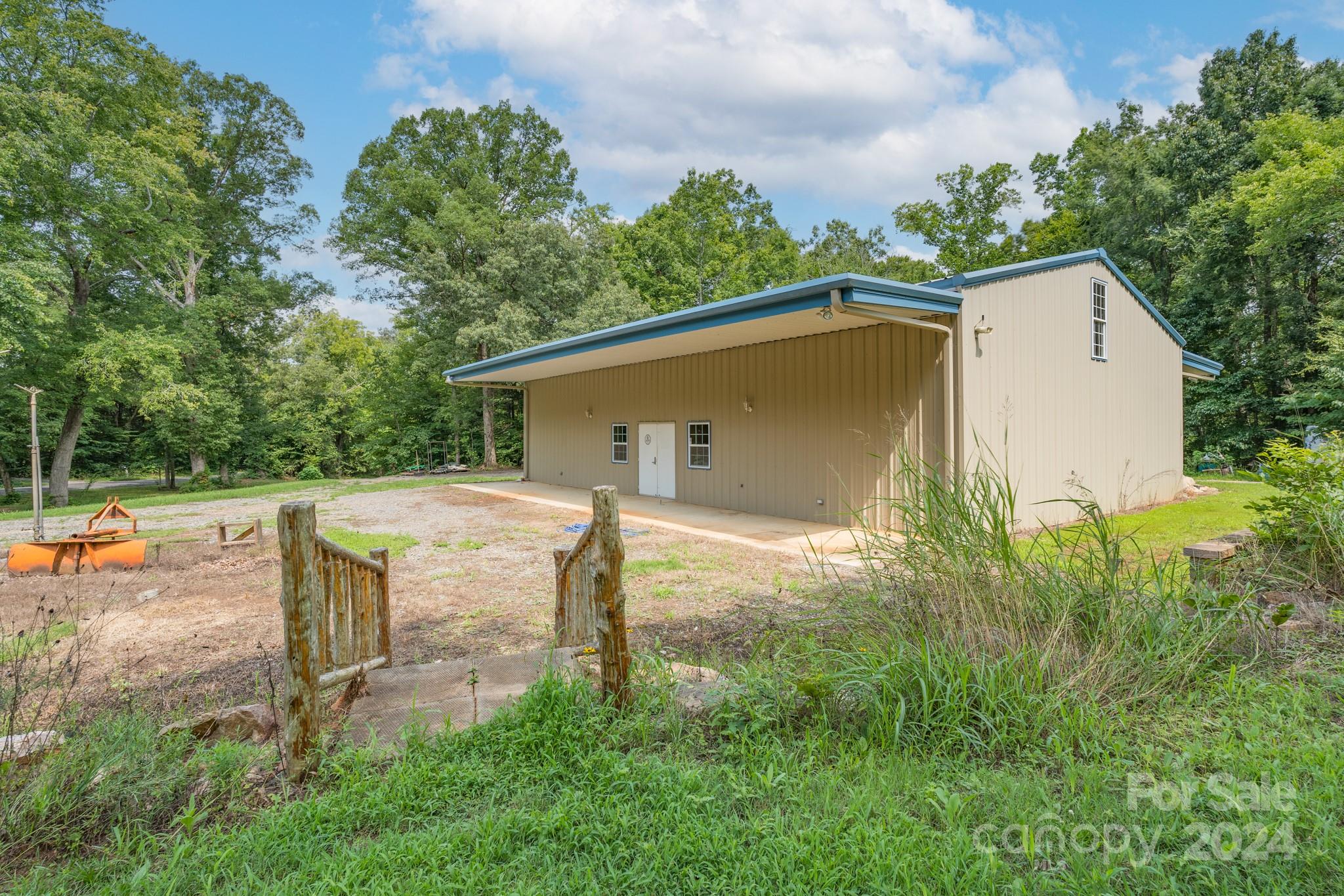 4120 Bookout Road Rock Hill, SC 29730 - Photo 38 of 47 a backyard of a house with table and chairs