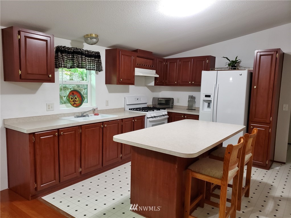 25090 Port Gamble Road Northeast Poulsbo, WA 98370 - Photo 6 of 24 Gallery Image 6
