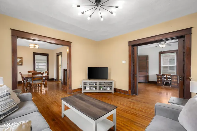 $277,500 | 1714 Gilmore Street, Columbus, IN 47201