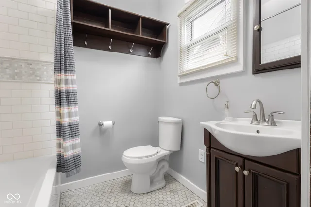 $277,500 | 1714 Gilmore Street, Columbus, IN 47201