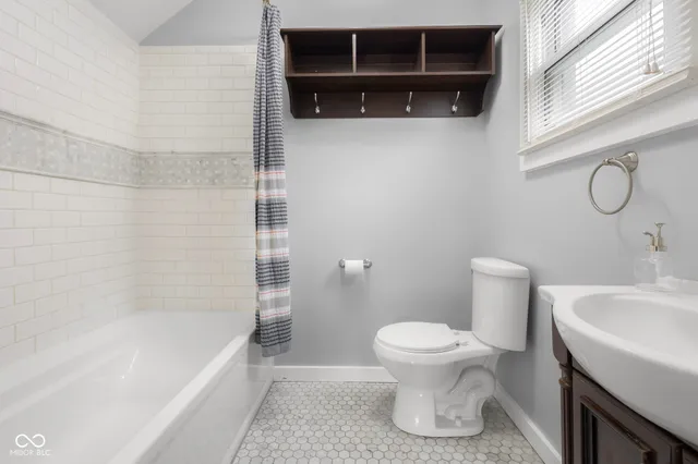 $277,500 | 1714 Gilmore Street, Columbus, IN 47201