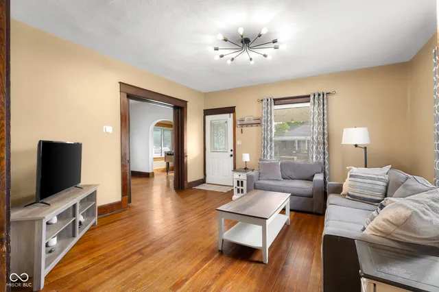 $277,500 | 1714 Gilmore Street, Columbus, IN 47201