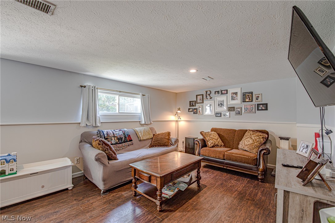 13585 Sheldon Road Cleveland, OH 44130 - Photo 18 of 25 Gallery Image 18