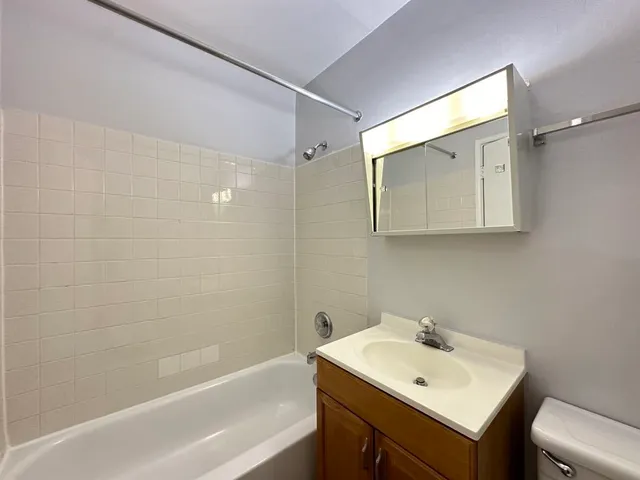 $1,150 | 4537 North Dover Street, Unit 1C, Chicago, IL 60640