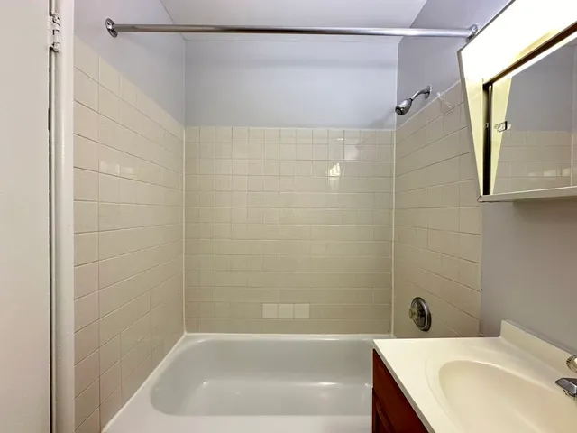 $1,150 | 4537 North Dover Street, Unit 1C, Chicago, IL 60640