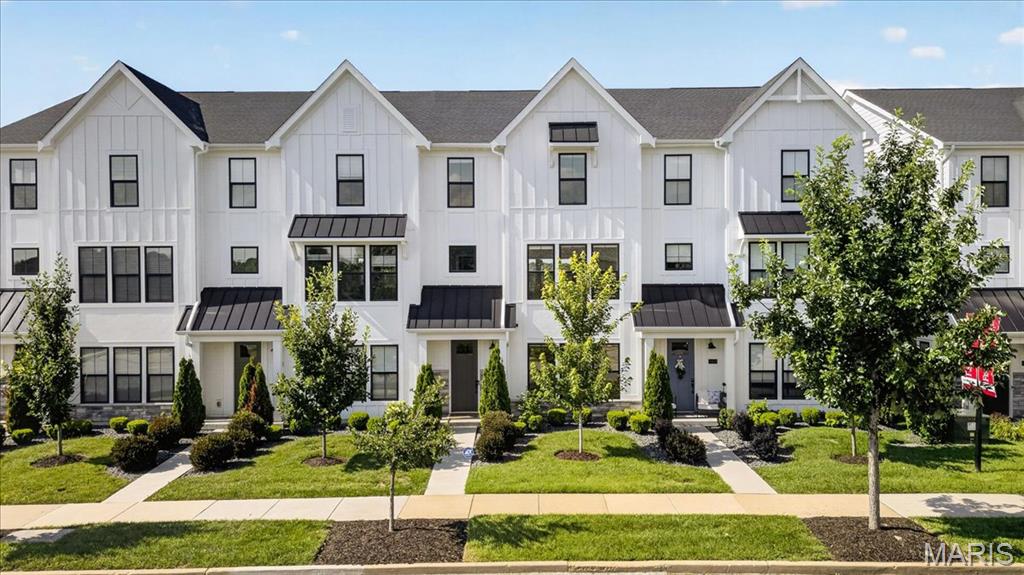 8933 Eager Road St. Louis, MO 63144 - Photo 1 of 33 Gallery Image 1