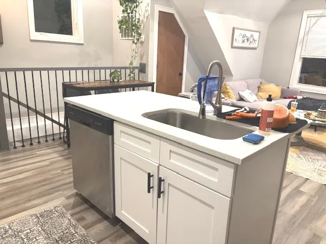 $2,850 | 2115 West Barry Avenue, Unit CH, Chicago, IL 60618