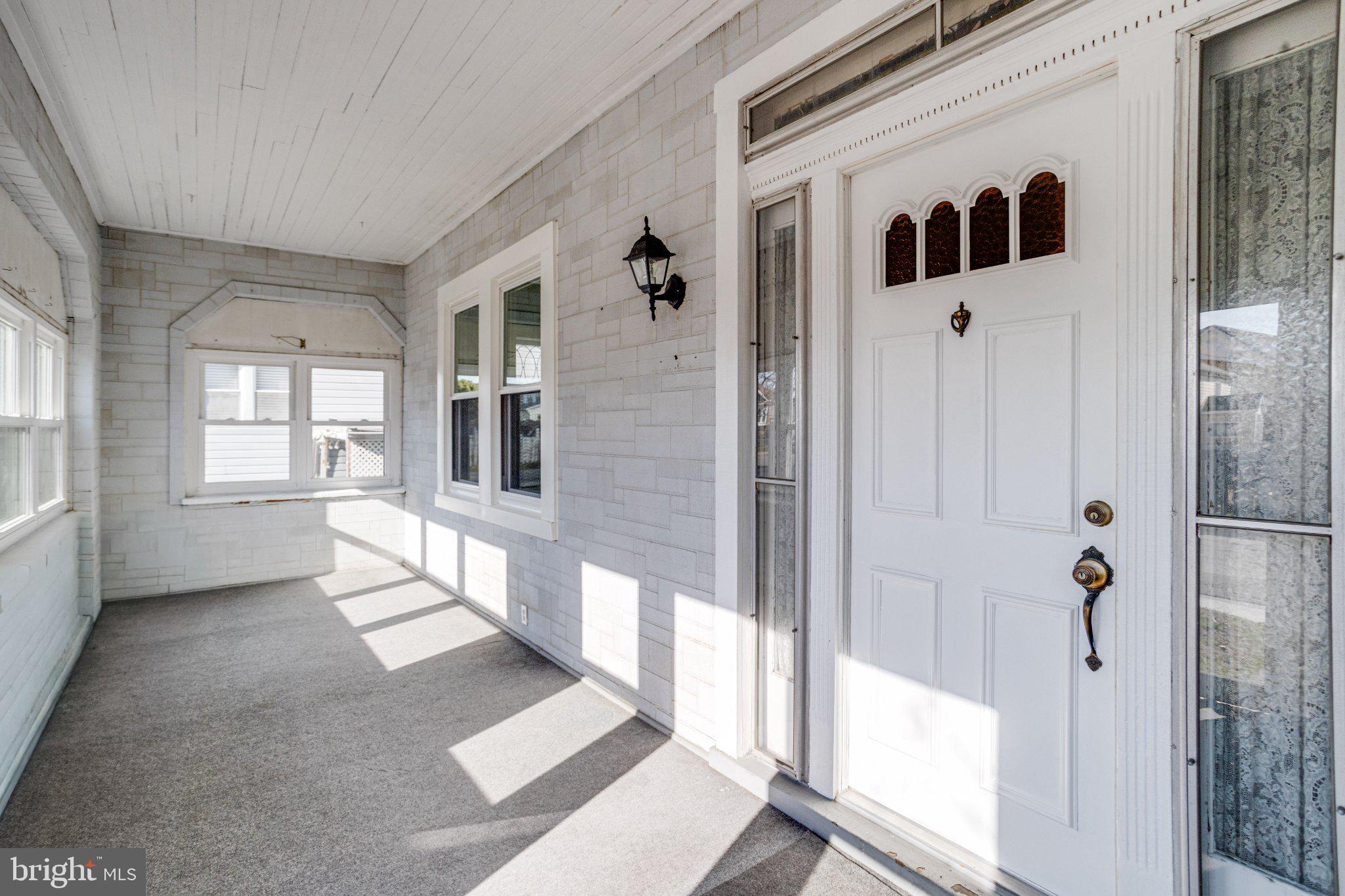 1813 Portship Road Dundalk, MD 21222 - Photo 4 of 50 Charming entryway with natural light.